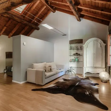 Corte Delle Rondini - Bymyhomeincomo Lägenhet *