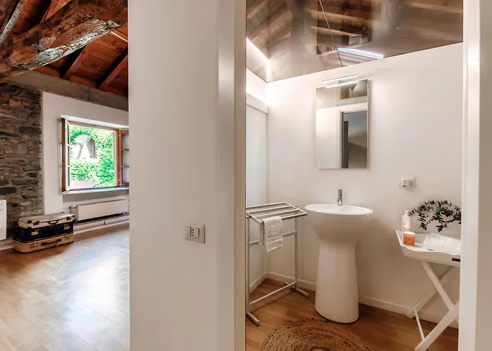 Corte Delle Rondini - Bymyhomeincomo Διαμέρισμα *