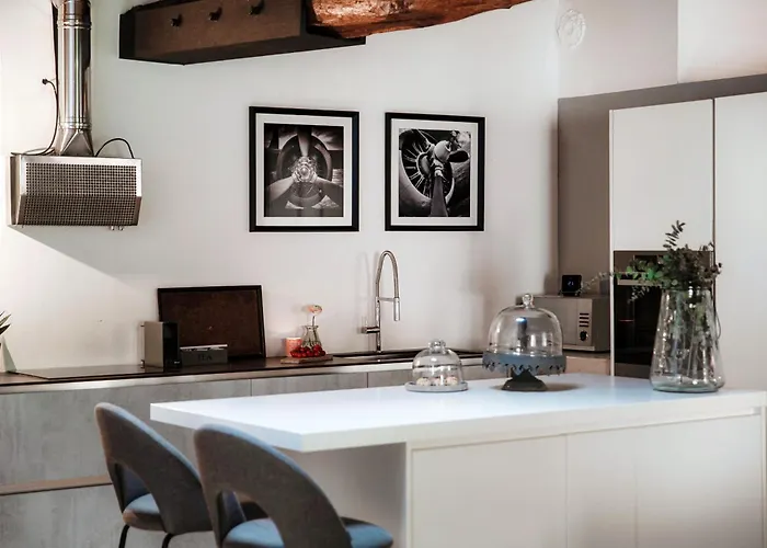 Corte Delle Rondini - Bymyhomeincomo Όπως